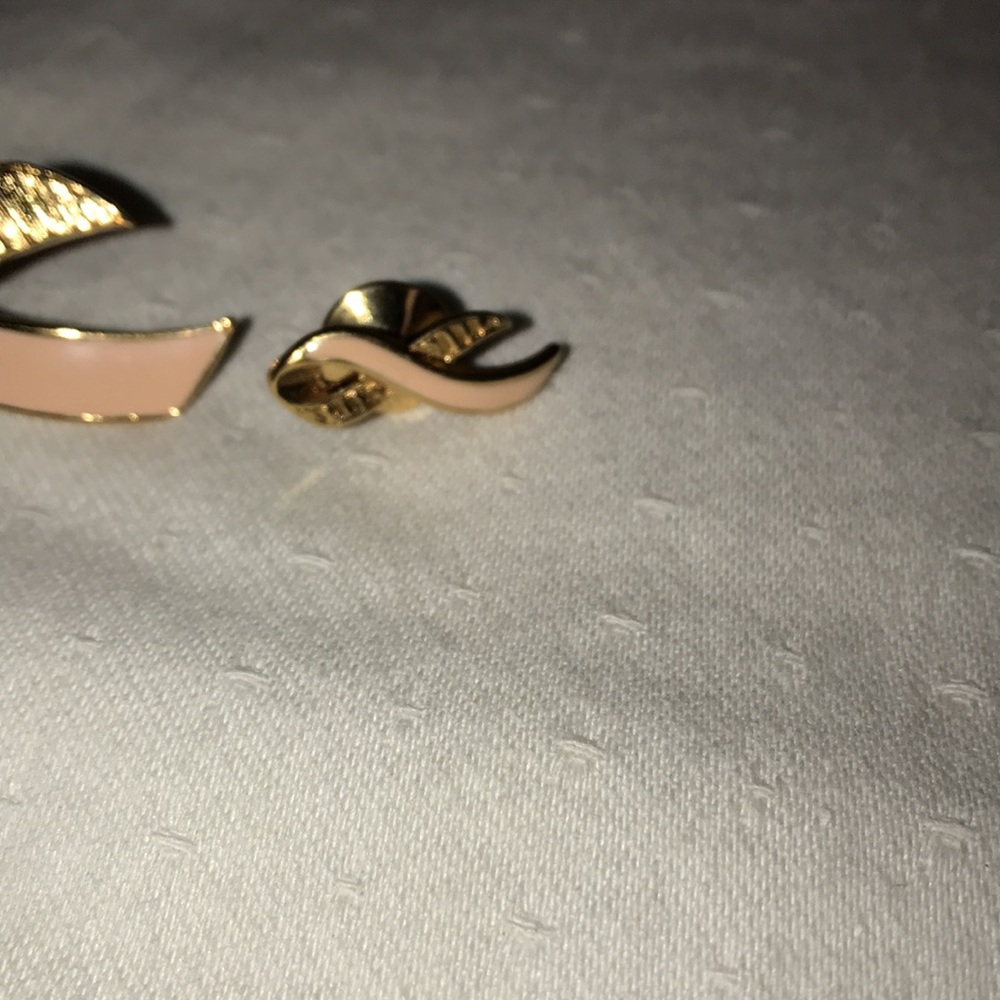 2 Vintage AVON Pink Ribbon Breast Cancer Awareness Pins - Picture 3 of 6